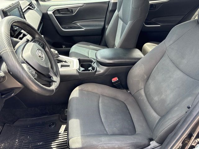 Thumbnail: 2021 Toyota RAV4 - 9
