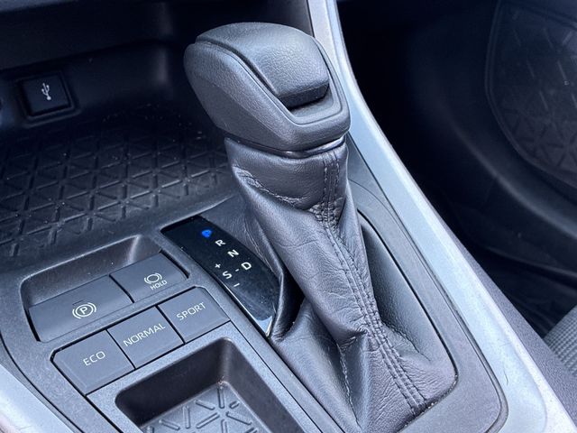 Thumbnail: 2021 Toyota RAV4 - 17