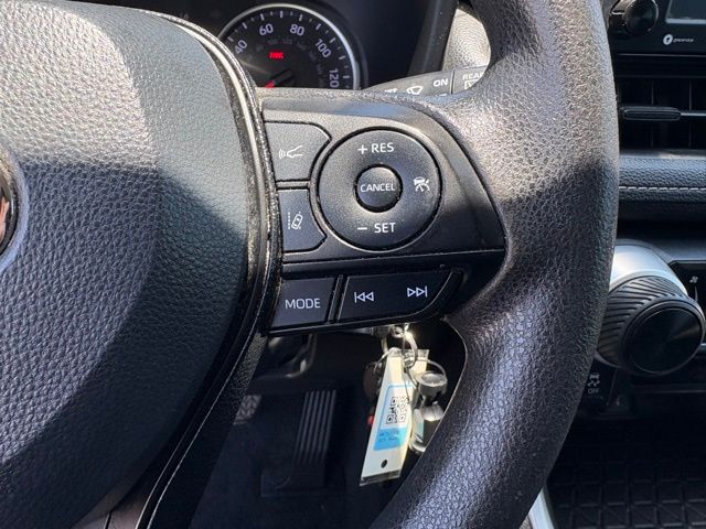 Thumbnail: 2021 Toyota RAV4 - 22