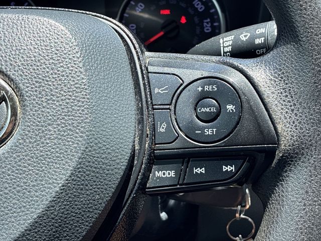 Thumbnail: 2021 Toyota RAV4 - 32