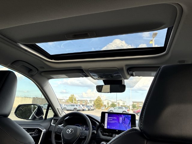 Thumbnail: 2024 Toyota RAV4 - 31