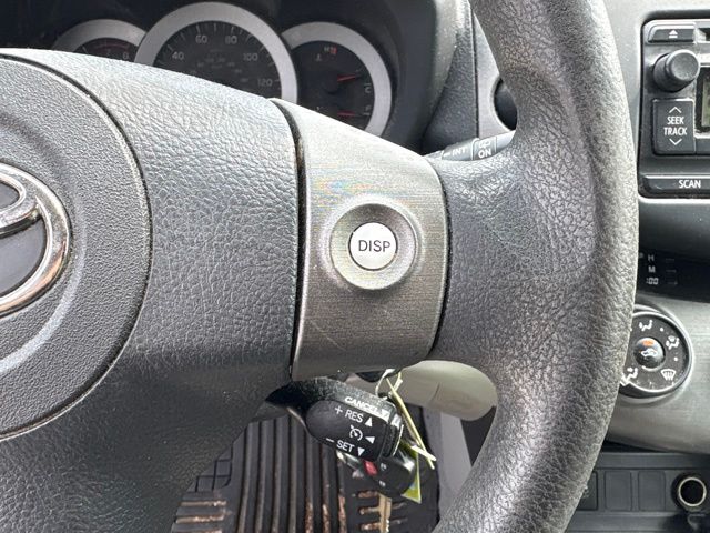 Thumbnail: 2012 Toyota RAV4 - 21