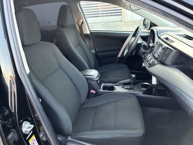 Thumbnail: 2018 Toyota RAV4 - 30