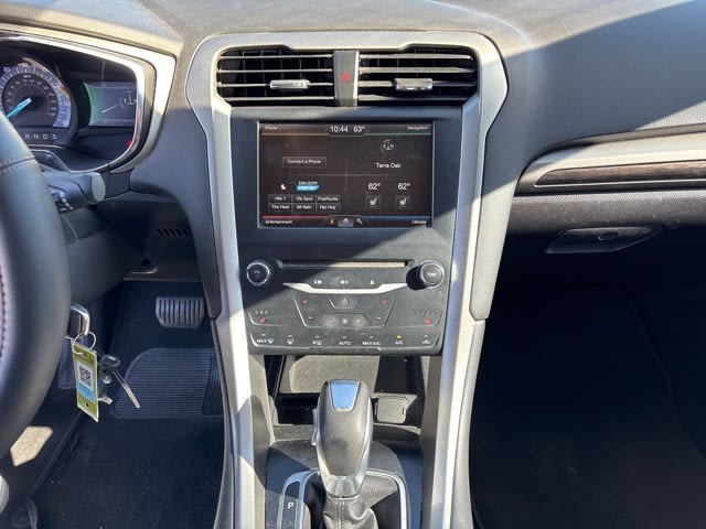 Thumbnail: 2013 Ford Fusion - 21