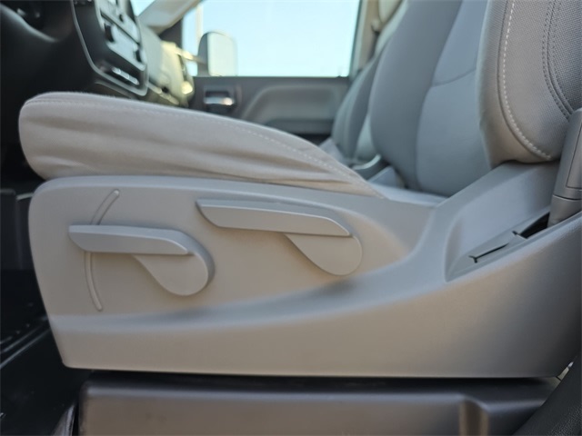 2018 Chevrolet Silverado 1500 Custom 26