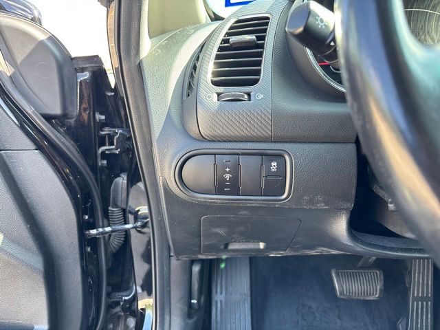 Thumbnail: 2017 Kia Forte - 17