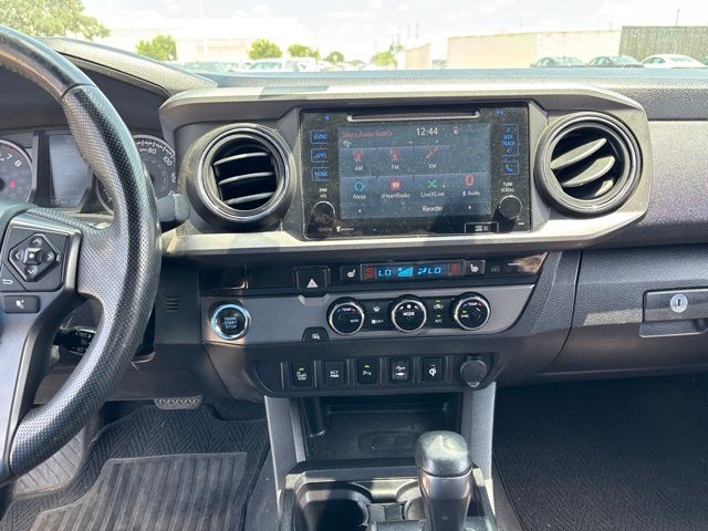 Thumbnail: 2016 Toyota Tacoma - 10