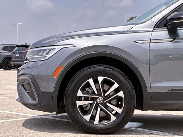 Thumbnail: 2023 Volkswagen Tiguan - 7