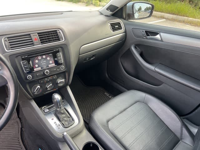 2013 Volkswagen Jetta SEL 11