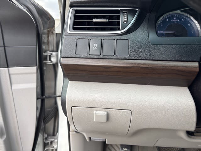 Thumbnail: 2017 Toyota Camry - 16