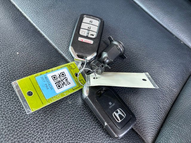 Thumbnail: 2017 Honda Pilot - 14
