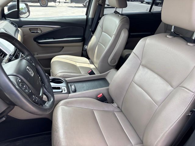 Thumbnail: 2017 Honda Pilot - 8