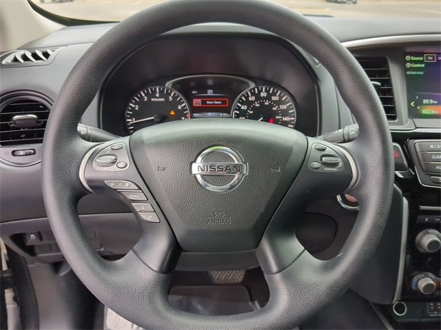 2018 Nissan Pathfinder S 14
