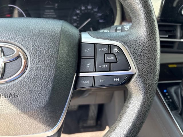 Thumbnail: 2021 Toyota Sienna - 20