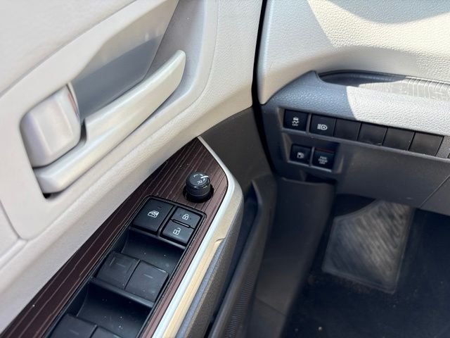 Thumbnail: 2021 Toyota Sienna - 27