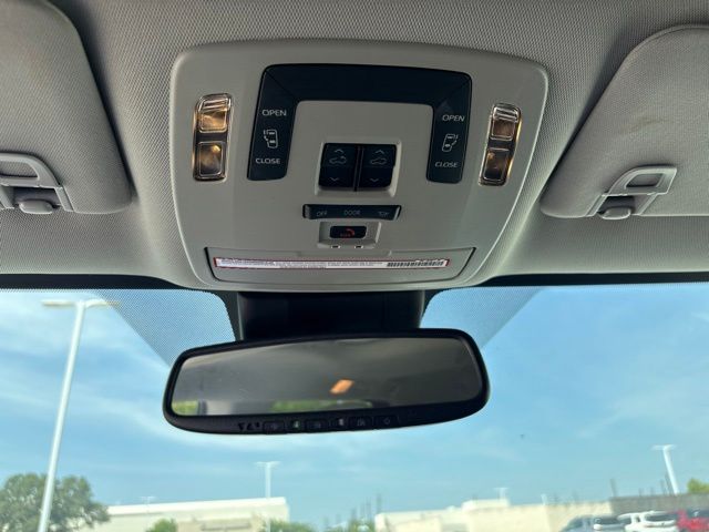 Thumbnail: 2021 Toyota Sienna - 25