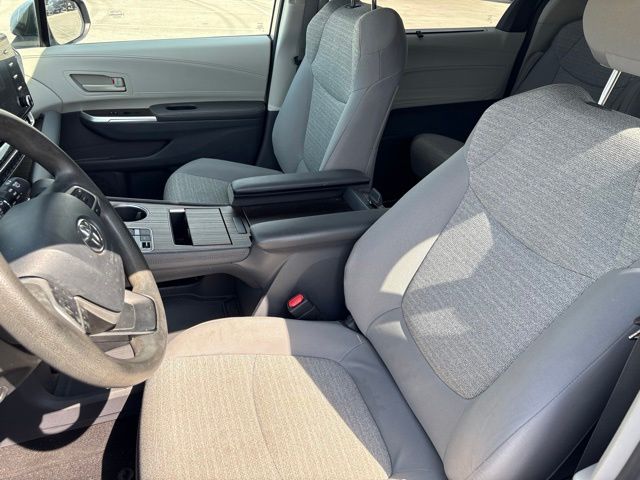 Thumbnail: 2021 Toyota Sienna - 9