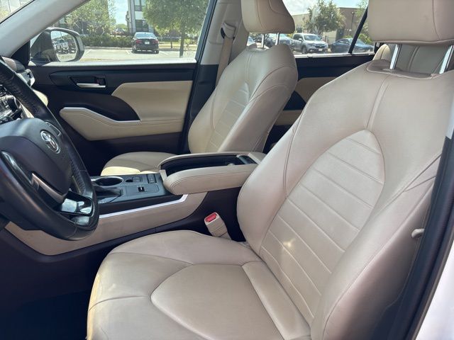 Thumbnail: 2021 Toyota Highlander - 9