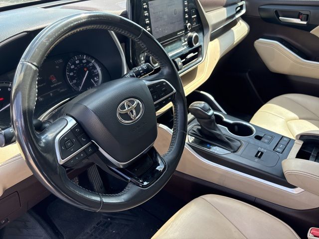 Thumbnail: 2021 Toyota Highlander - 2