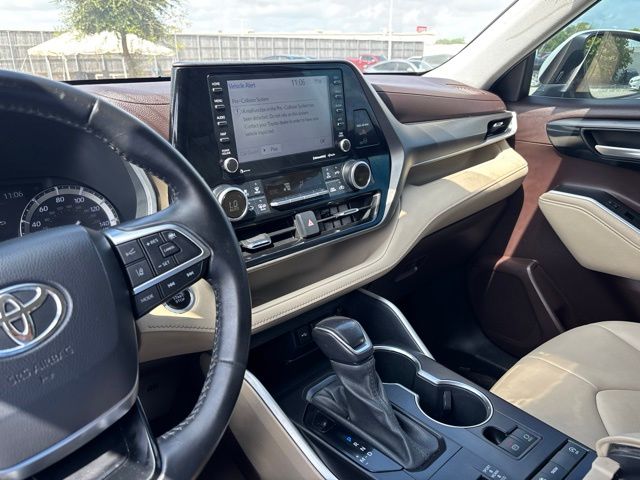Thumbnail: 2021 Toyota Highlander - 8