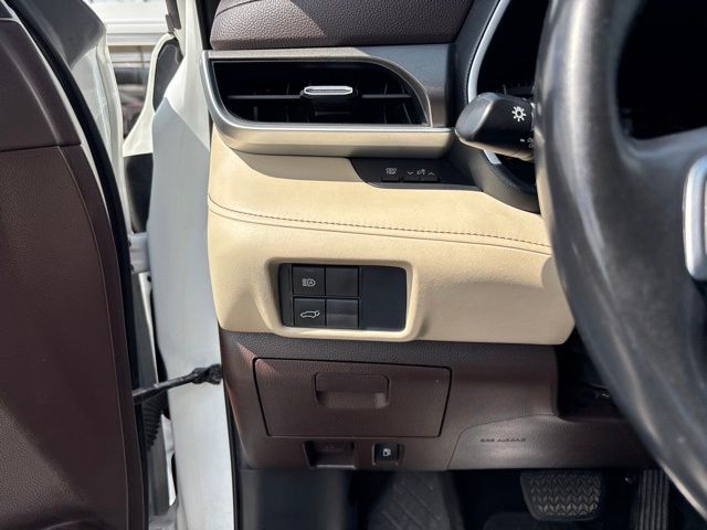 Thumbnail: 2021 Toyota Highlander - 19