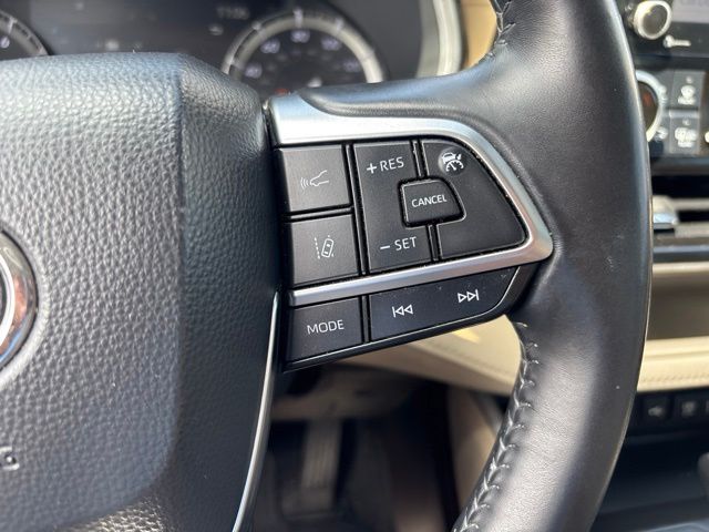 Thumbnail: 2021 Toyota Highlander - 21
