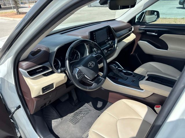 Thumbnail: 2021 Toyota Highlander - 2