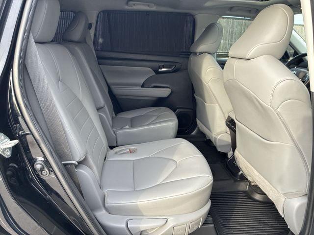 Thumbnail: 2020 Toyota Highlander - 30