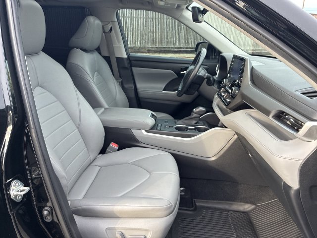 Thumbnail: 2020 Toyota Highlander - 32