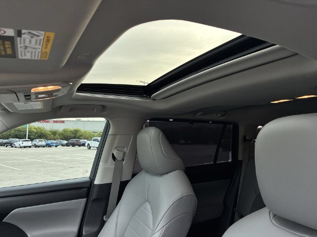 Thumbnail: 2020 Toyota Highlander - 29