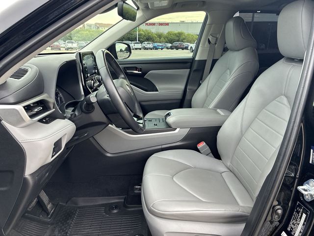 Thumbnail: 2020 Toyota Highlander - 10