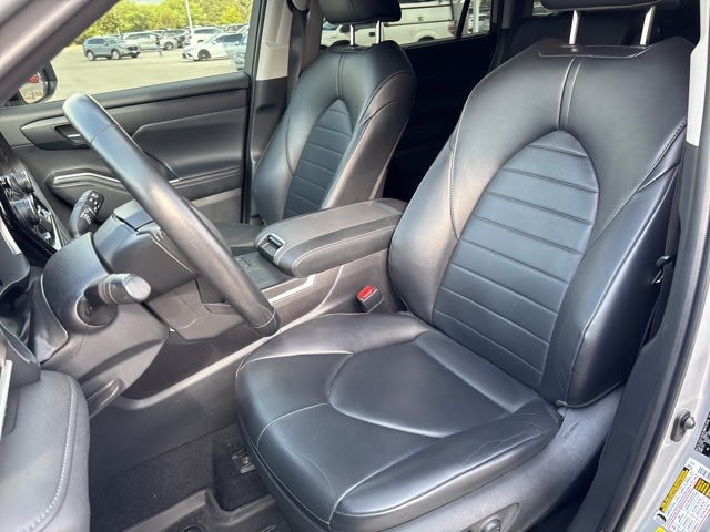 Thumbnail: 2023 Toyota Highlander - 9