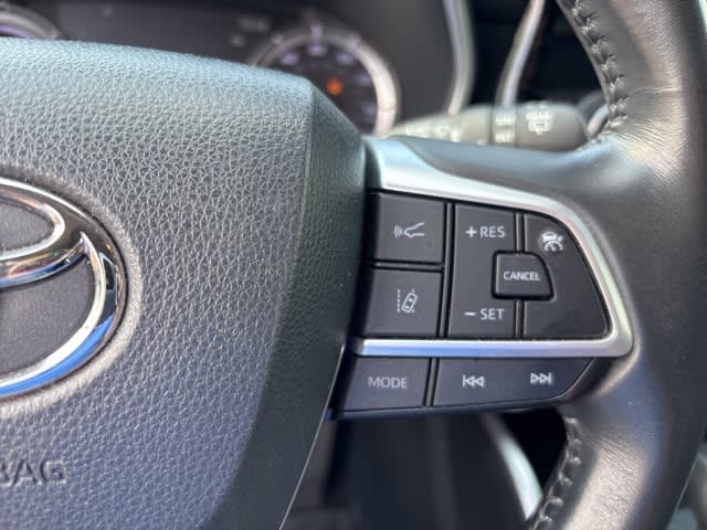 Thumbnail: 2023 Toyota Highlander - 21