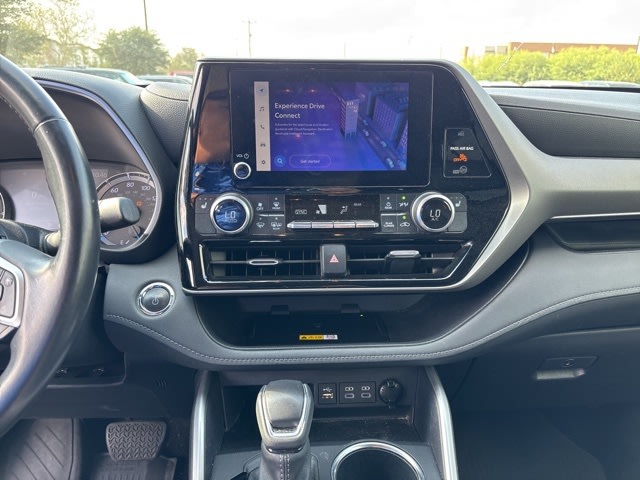 Thumbnail: 2023 Toyota Highlander - 11