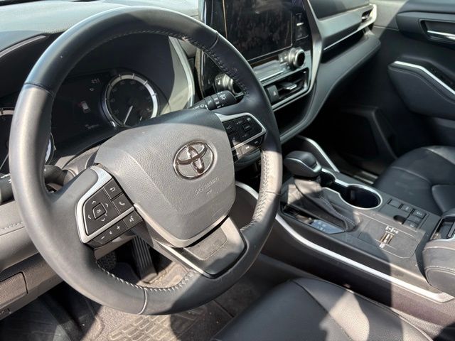 Thumbnail: 2024 Toyota Highlander - 2