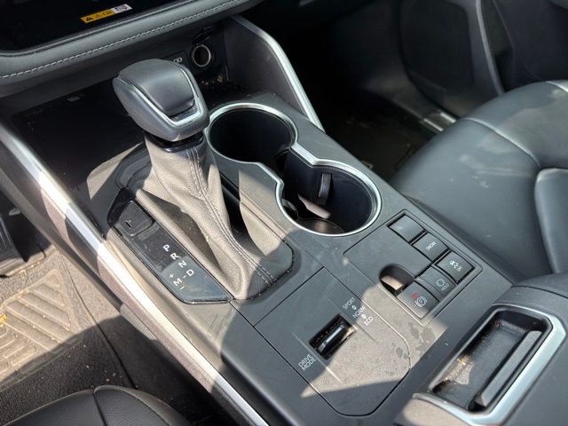 Thumbnail: 2024 Toyota Highlander - 11