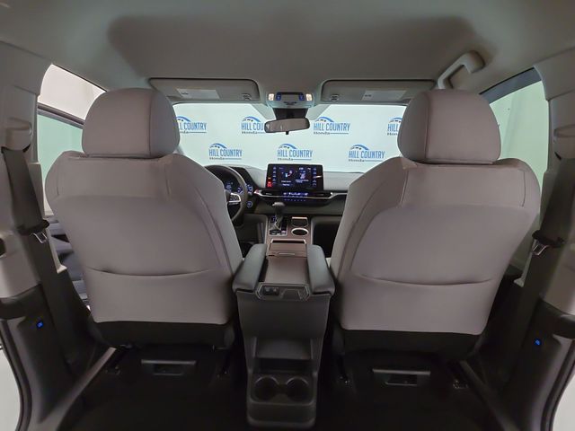 Thumbnail: 2021 Toyota Sienna - 28