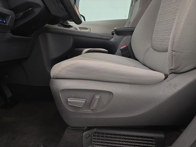 Thumbnail: 2021 Toyota Sienna - 27