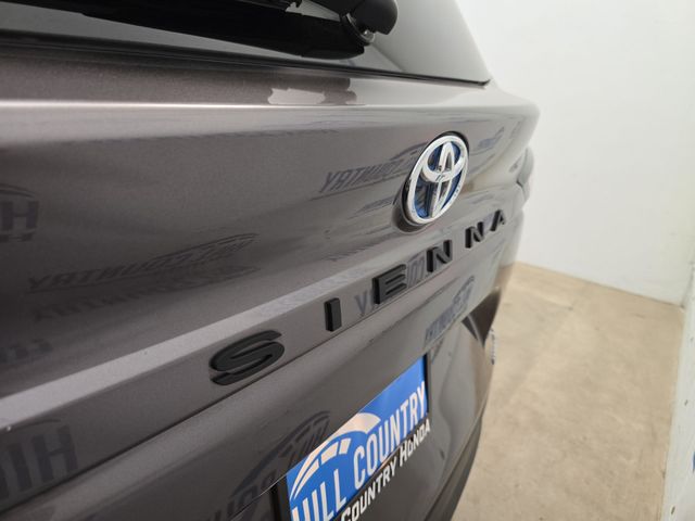 Thumbnail: 2021 Toyota Sienna - 26