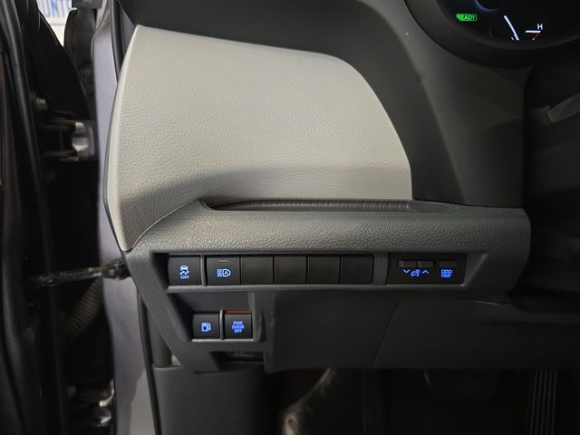 Thumbnail: 2021 Toyota Sienna - 39