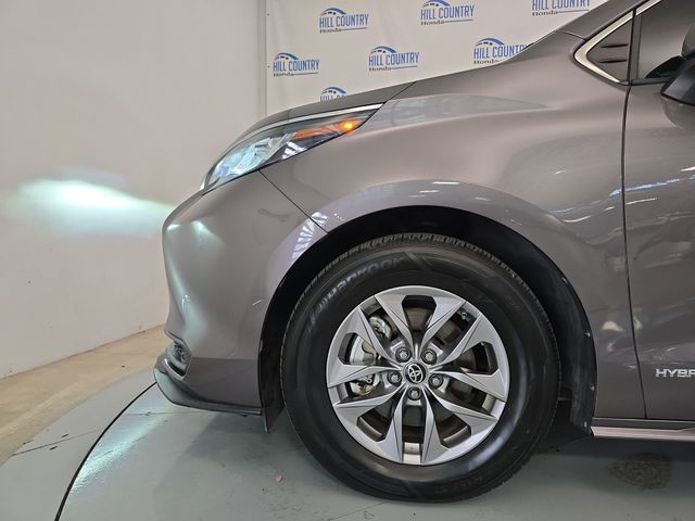 Thumbnail: 2021 Toyota Sienna - 8