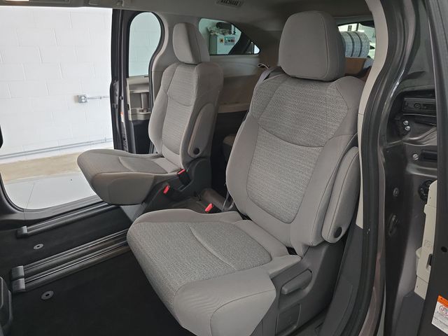 Thumbnail: 2021 Toyota Sienna - 12