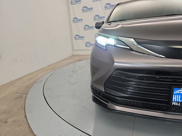 Thumbnail: 2021 Toyota Sienna - 7