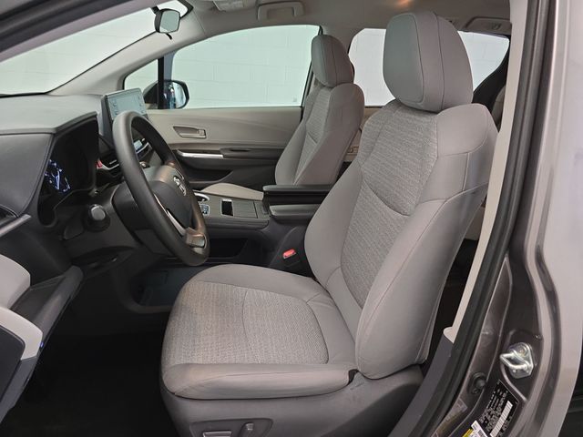 Thumbnail: 2021 Toyota Sienna - 11