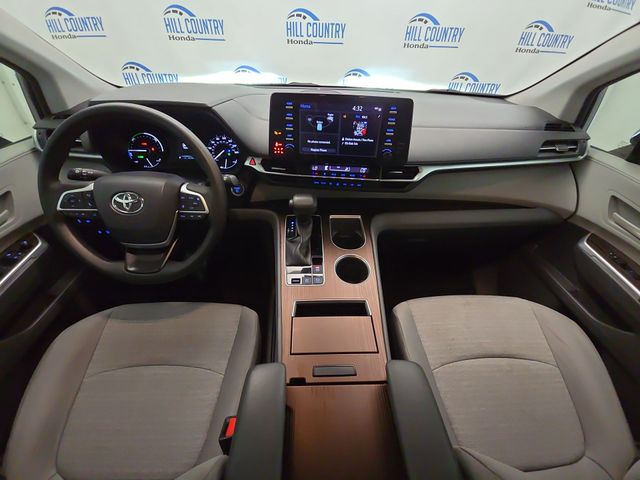 Thumbnail: 2021 Toyota Sienna - 10