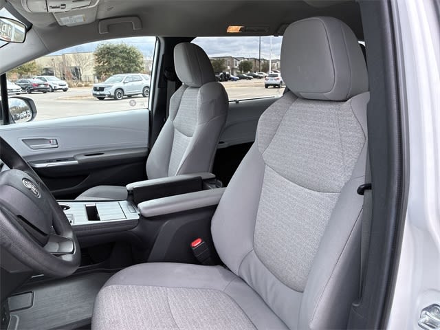 Thumbnail: 2025 Toyota Sienna - 11