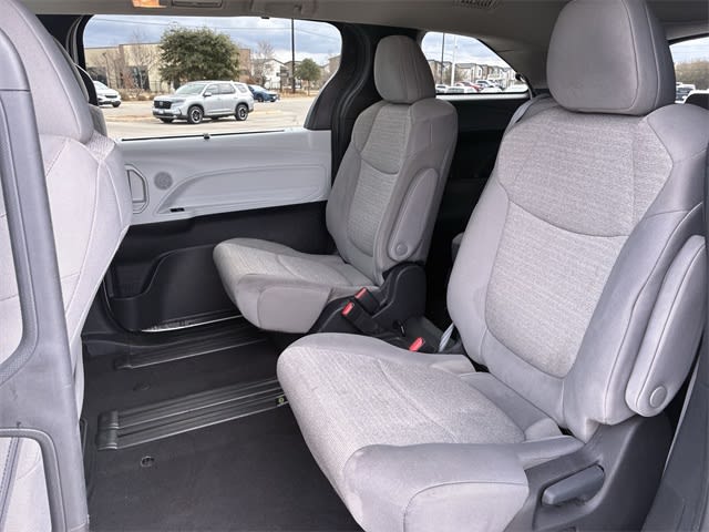 Thumbnail: 2025 Toyota Sienna - 28