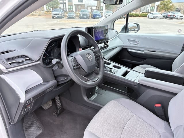 Thumbnail: 2025 Toyota Sienna - 2