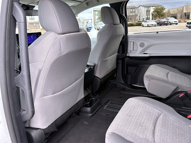 Thumbnail: 2025 Toyota Sienna - 13