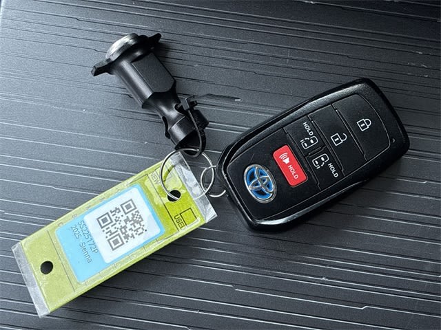 Thumbnail: 2025 Toyota Sienna - 20